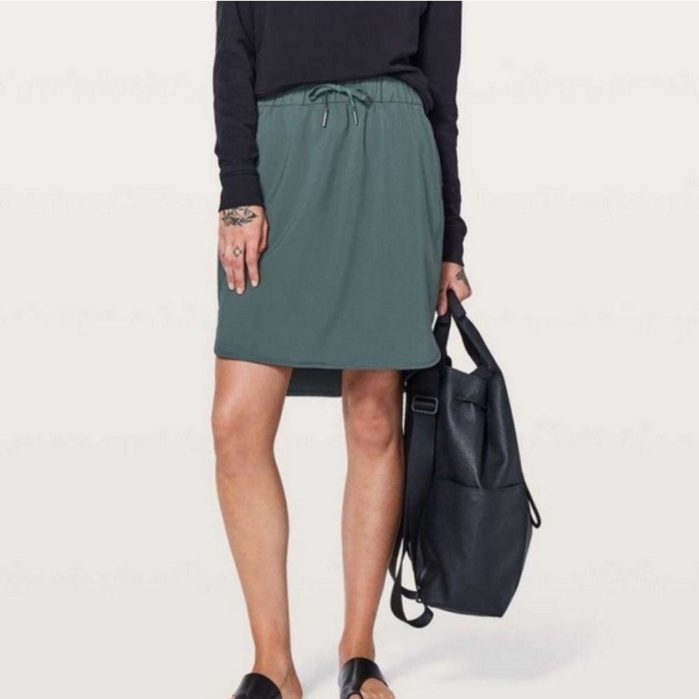 Lululemon On The Fly Skirt 21" GravityGreen Unlined Drawstring Pockets size 4!